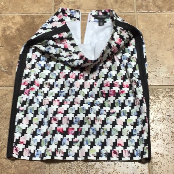 WHBM Pencil Skirt with Geometric Design - Picture 5 of 5